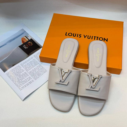 LV 
Size 36to41
70 dhs🪙🌨️

Zain236
♥️♥️♥️