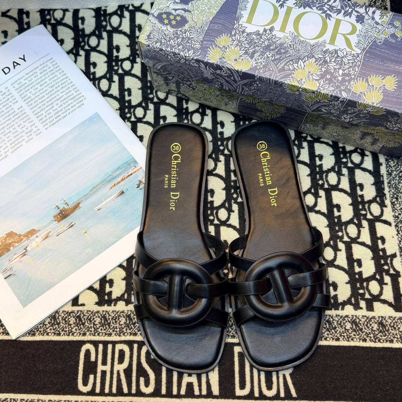 Dior 
Size 36 to 41
65 dhs🇦🇪

Zain236
♥️♥️♥️