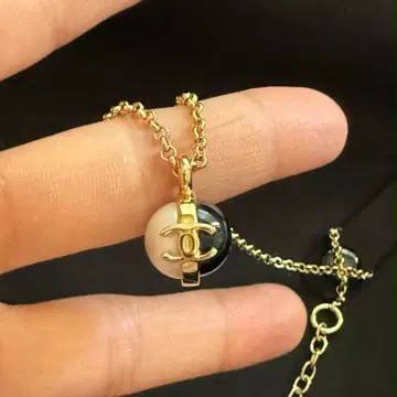 CHANEL 
Necklace 😍
Earring 🦋
Master quality 💯
With normal boxes 🗃️ 
85 dhs🇦🇪🇦🇪

With master box 📦 
100 dhs🇦🇪🇦🇪

Zain216
♥️♥️♥️