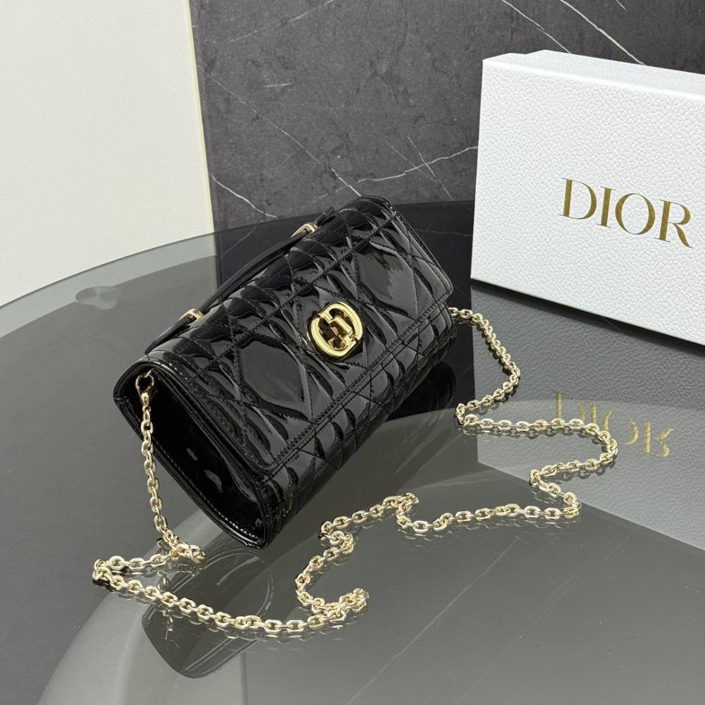 Dior Bag 

Good Quality 
230 dhs🇦🇪🇦🇪

Zain131
♥️♥️♥️