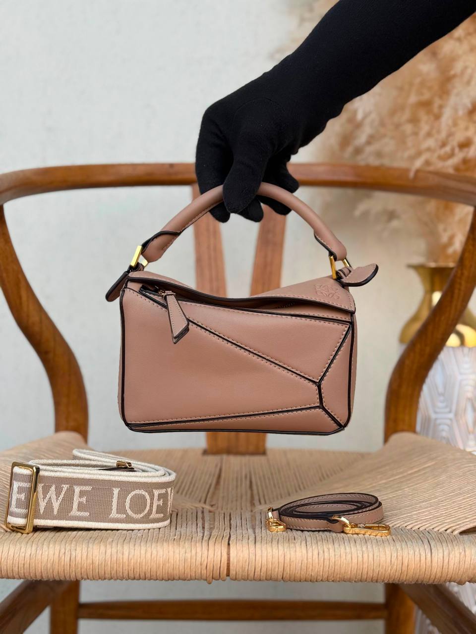 LOEWE
18cm
320 dhs🇦🇪🇦🇪
Top quality 
With box🎁

Zain167
♥️♥️♥️