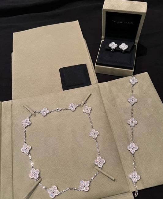 *VCA 😍*
Necklace 🐦‍🔥
Earring🍁
Bracelet 🦋
Master quality 💯

With normal boxes 📦 
235 dhs🇦🇪🇦🇪

With master box 🗃️ 
300 dhs🇦🇪🇦🇪🇦🇪

Zain216
♥️♥️♥️