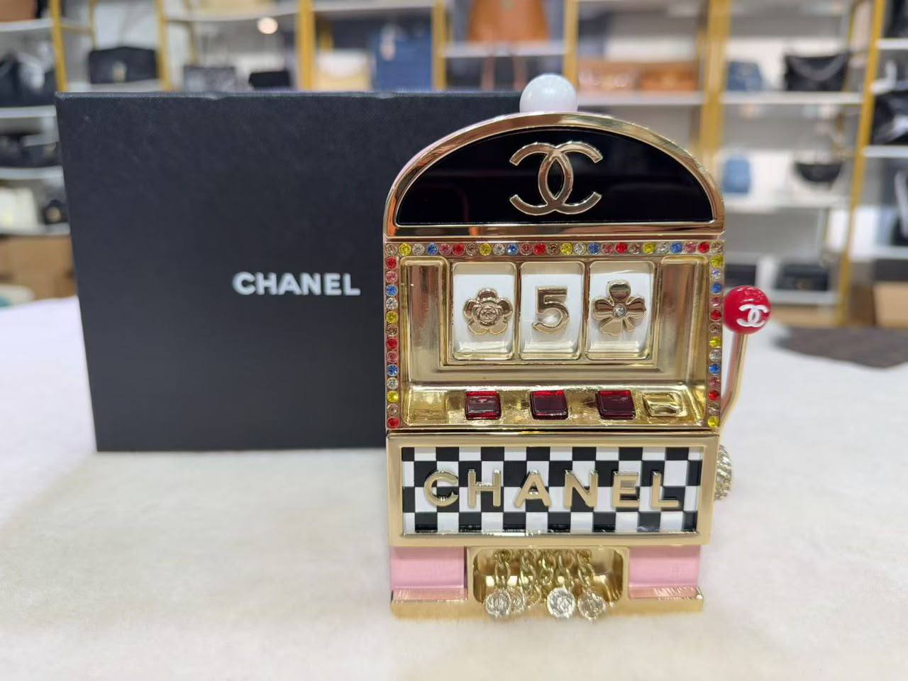 Chanel 

new arrival 

260 dhs🇦🇪🇦🇪🇦🇪
mini size
Zain228
♥️♥️♥️