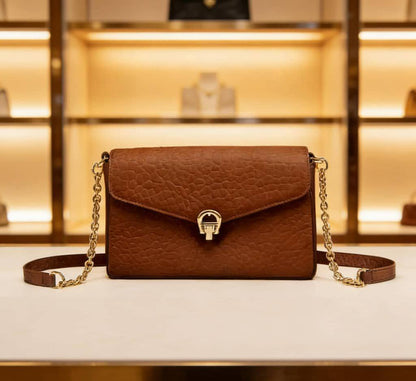 Aigner 

90 dhs💓

with box 
🎁🎁🎁

22*8*15

Zain07
♥️♥️♥️