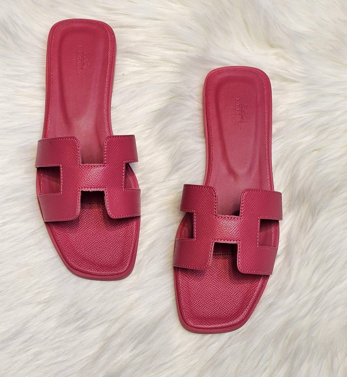 HERMES 
☘️ *SIZE  36  to 41 ☘️                                                                                                       
180 dhs✅

Zain224
♥️♥️♥️