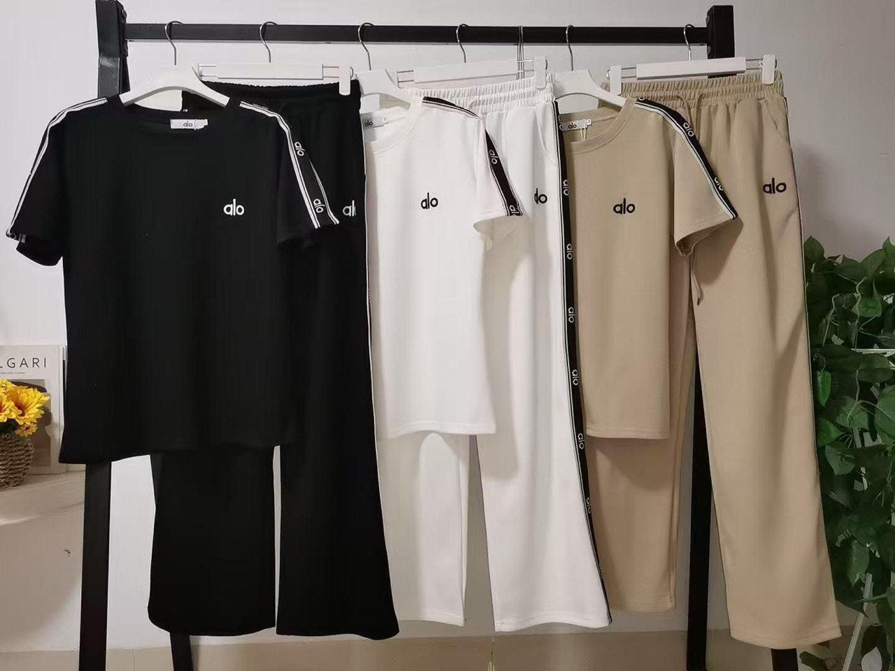 Prada set

M-L-XL -XxL 


130 drhm

Zain140
♥️♥️♥️