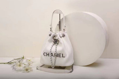 Chanel 
Best quality 
with box’s 
🎁🎁🎁

100 dhs✅

Zain290
♥️♥️♥️