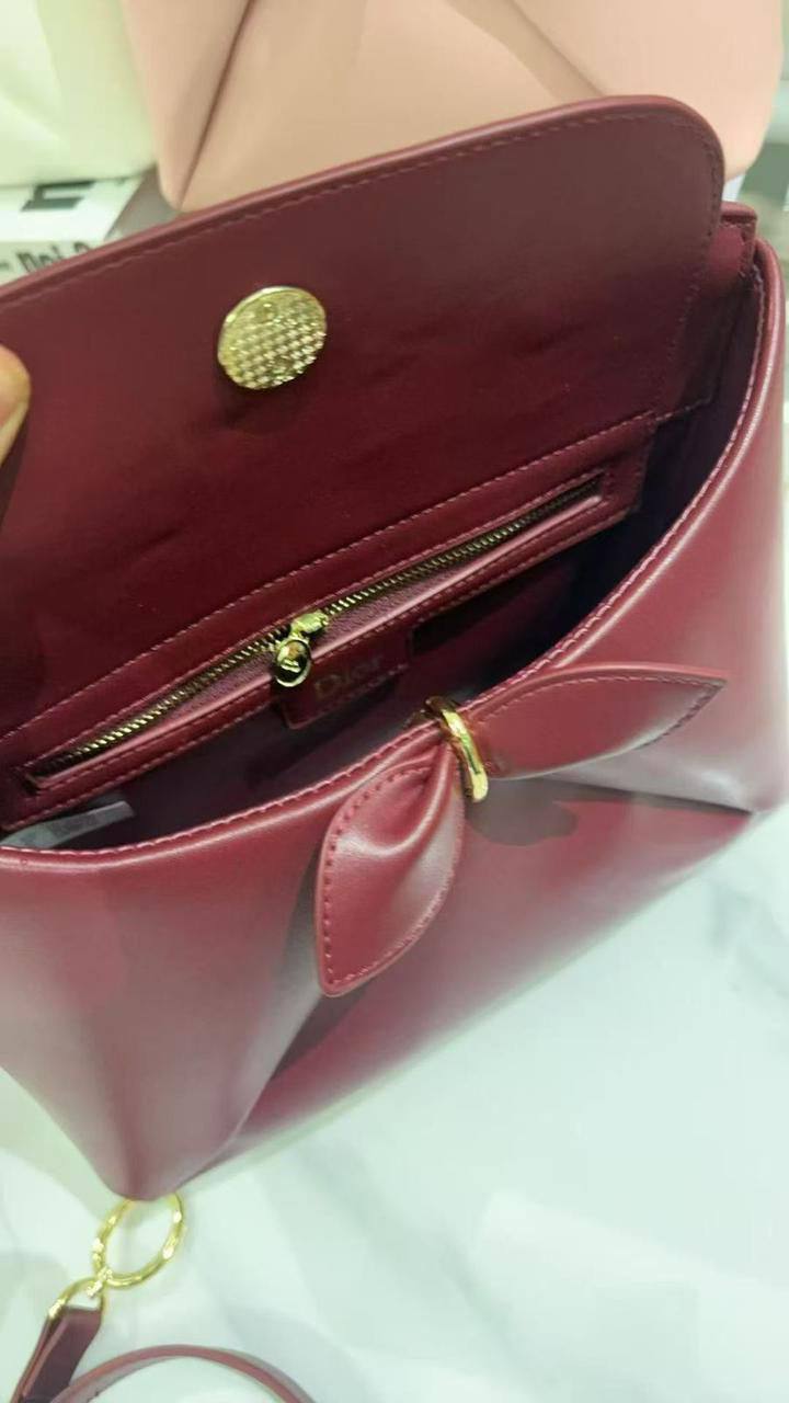 Dior  
110 dhs✅
Good quality 

Zain253
♥️♥️♥️