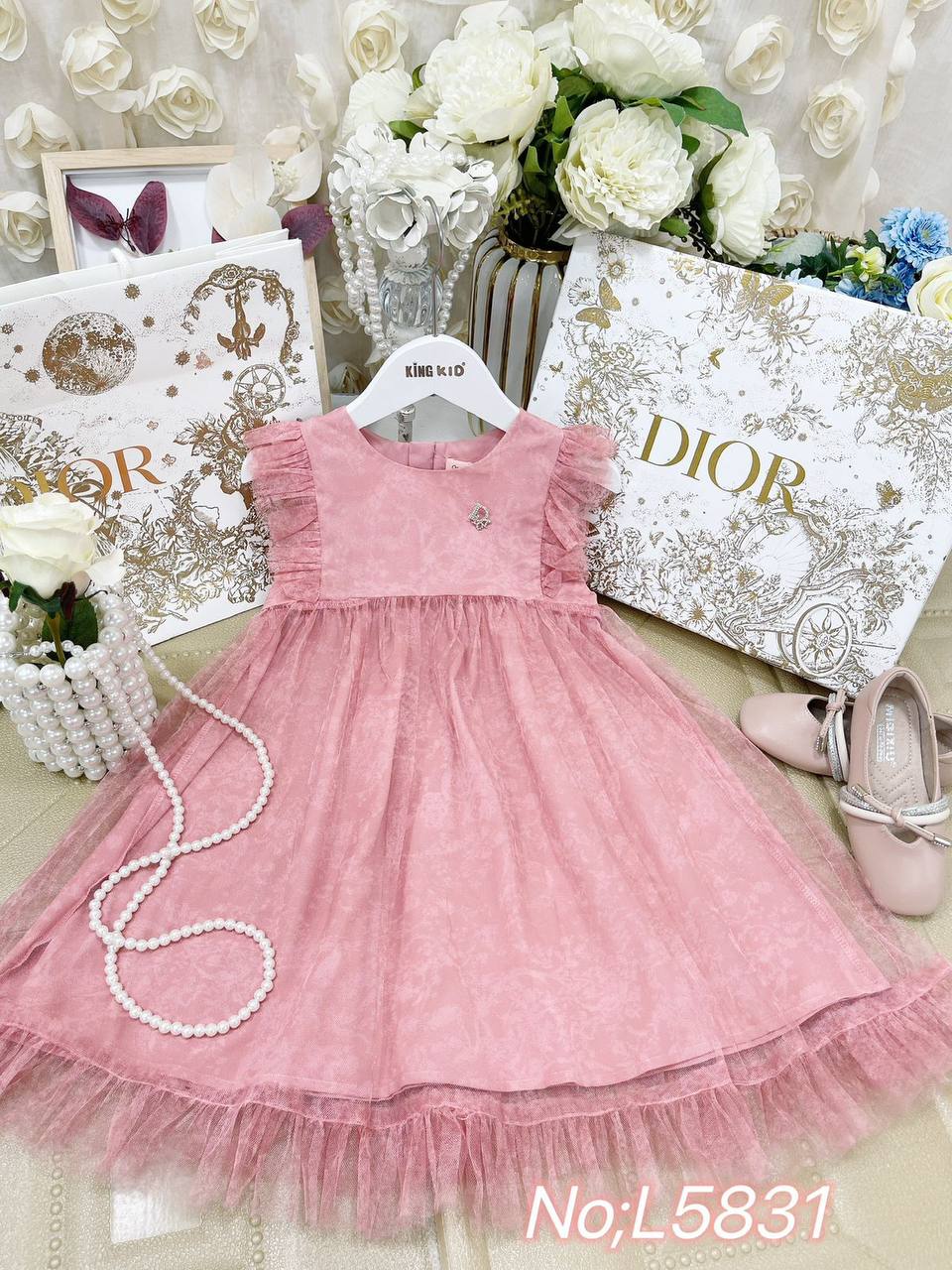 Dior
1-12y 
90 dhs✅

Zain151
♥️♥️♥️