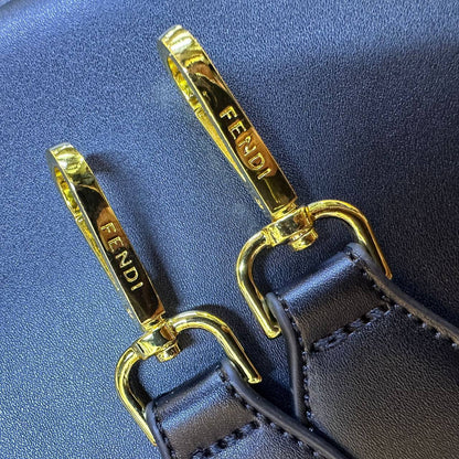 FENDI 
COPY ONE NEW CAME 
170 dhs💓

Zain39
♥️♥️♥️
