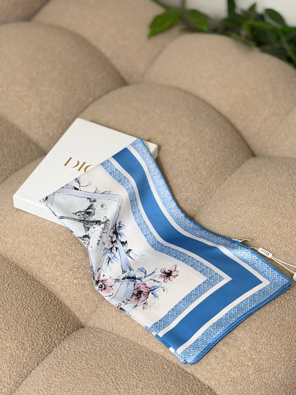 DIOR
💙*100%SILK*💙
💙*VIP QUALITY*💙
230 dhs🌺

Zain281
♥️♥️♥️
