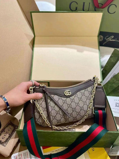 Gucci
90 dhs🪙🌨️
SIZE：24cm

 with box
🎁🎁🎁

Zain35
♥️♥️♥️