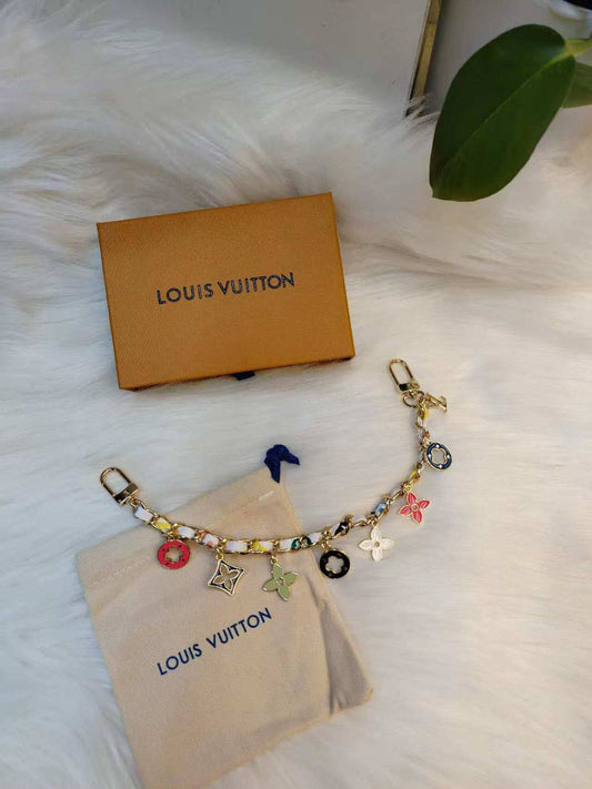 LV
80 dhs🌺

Zain107
♥️♥️♥️
Charms