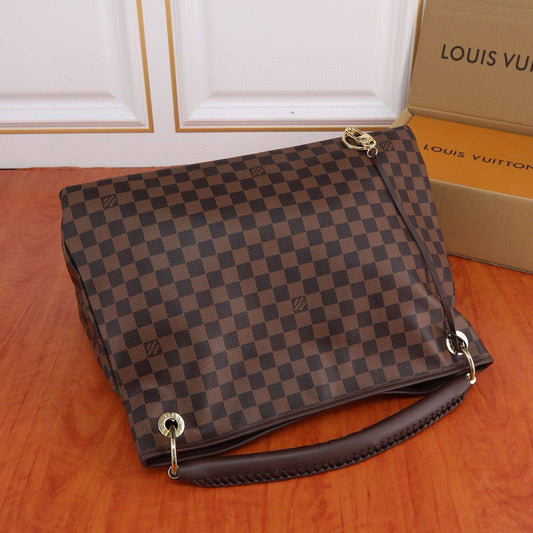 LV
NEW CAME GOOD QUALITY 
115 dhs🪙💕

Zain39
♥️♥️♥️