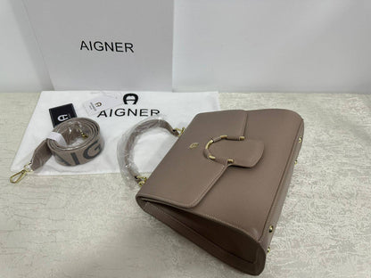 Aigner
105 dhs❣️

Zain07
♥️♥️♥️