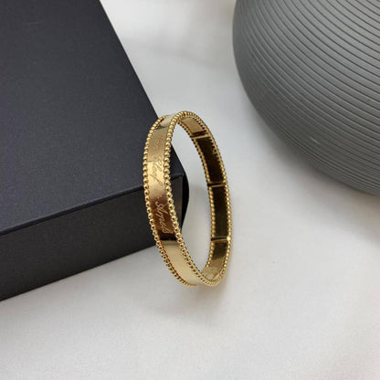 *Van Cleef & Arpels signature❤️‍🔥*
VCA
Bangle 🦋
Master quality 🍁
With normal boxes 🗃️ 
65 dhs✅
With master box 📦 
100 dhs✅

Zain216
♥️♥️♥️