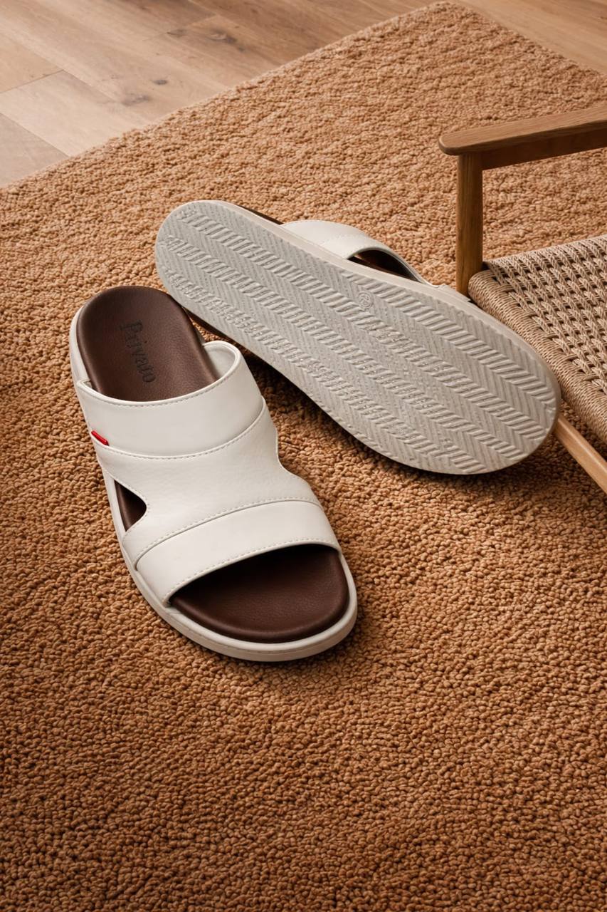 slippers for men good quality  with box and paper bag size available (40to46) 6to12) 
180 dhs❣️

Zain59
♥️♥️♥️