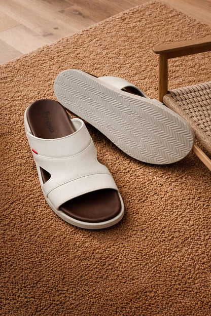 slippers for men good quality  with box and paper bag size available (40to46) 6to12) 
180 dhs❣️

Zain59
♥️♥️♥️