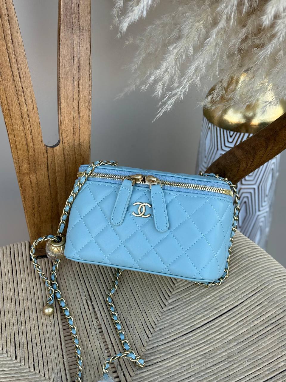 CHANEL
12cm
320 dhs✅
17cm
340 dhs✅
Top quality 
With box🎁

Zain167
♥️♥️♥️