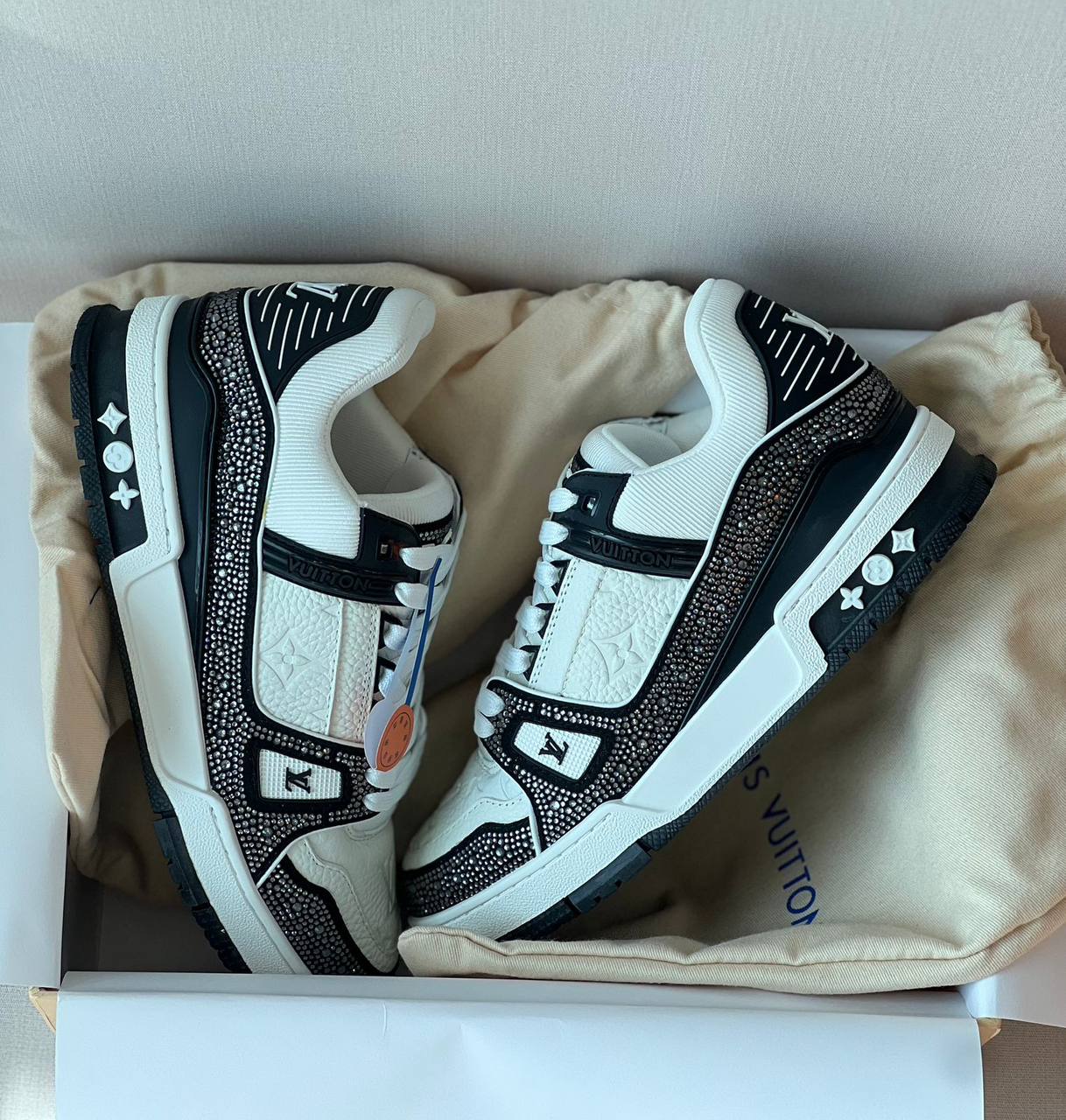 LOUIS VUITTON 
SUPER MASTER 
40-46
680 dhs🪙🖤

Zain43
♥️♥️♥️