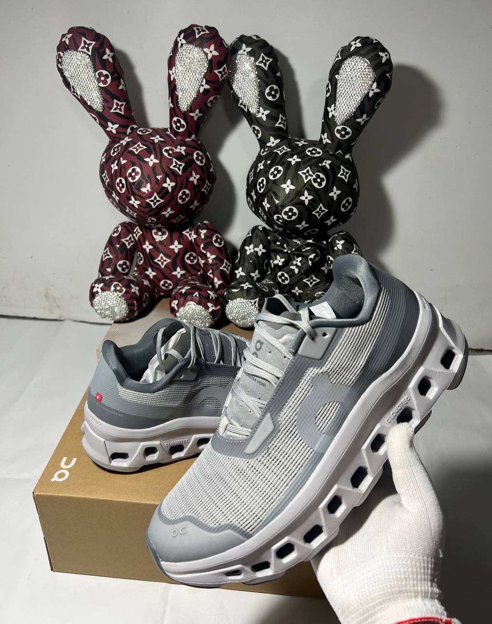 On Cloudmonster Void Alloy/Glacier 
36-45 AVAILABLE 🤩
220 dhs✅

Zain242
♥️♥️♥️