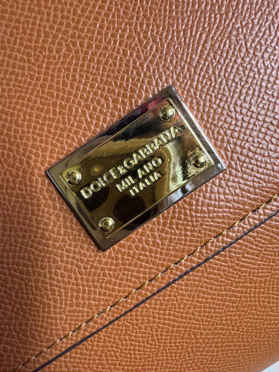 ❤️ D&G
1️⃣ First quality +🎁
Size : 25 * 22 * 13 cm
95 dhs✅
with box 🎁

Zain115
♥️♥️♥️