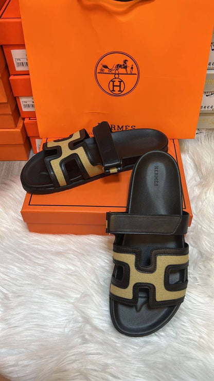 Hermes Slipper For Men, 
Size 40 To 45
110 dhs🇦🇪🇦🇪

Zain120
♥️♥️♥️