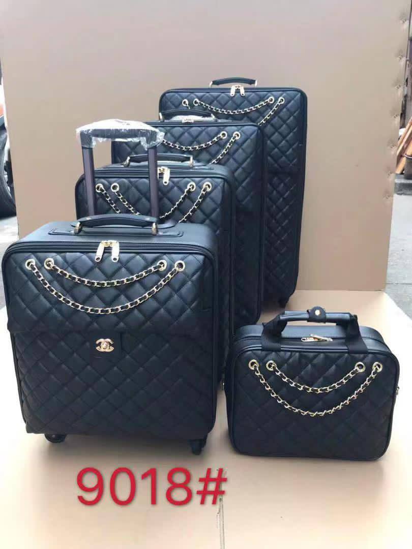 Chanel - LV - Dior 
 Travel Bags Set
750 dhs💓

Zain200
♥️♥️♥️