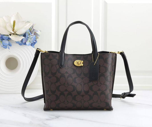 Coach
115 dhs🪙💚
Size25x20x11cm👈

Zain161
♥️♥️♥️