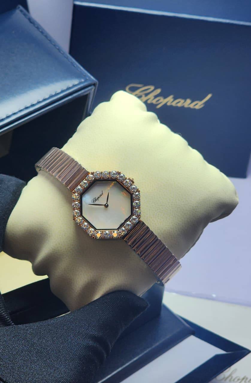 Chopard watch for ladies 
good quality 
300 dhs💓

Zain59
♥️♥️♥️