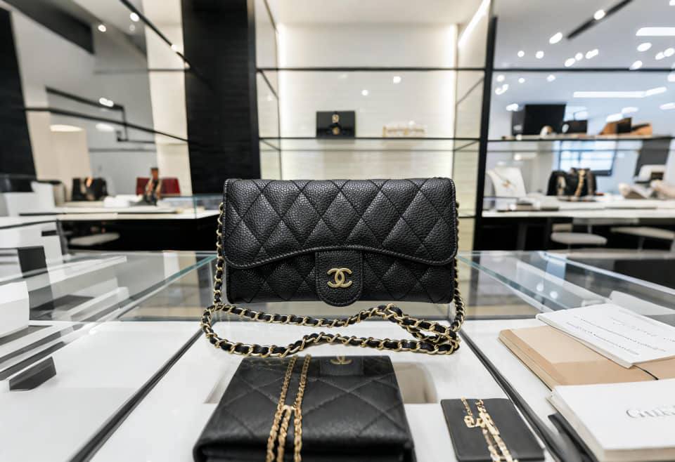 Chanel
80 dhs✅
with box
🎁🎁🎁

19/3/10

Zain07
♥️♥️♥️