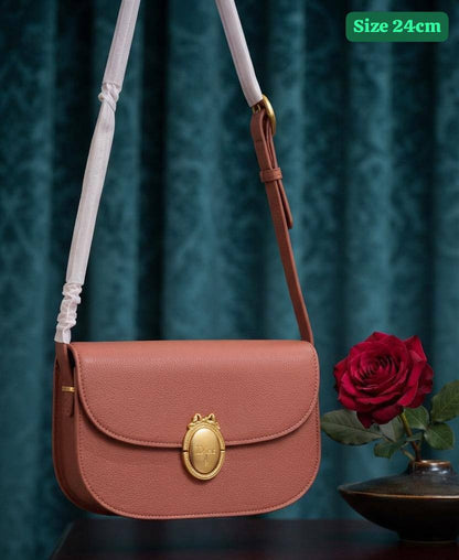 Bottega

Good quality 
with box 
110 dhs🇦🇪🇦🇪🇦🇪

Zain186
♥️♥️♥️