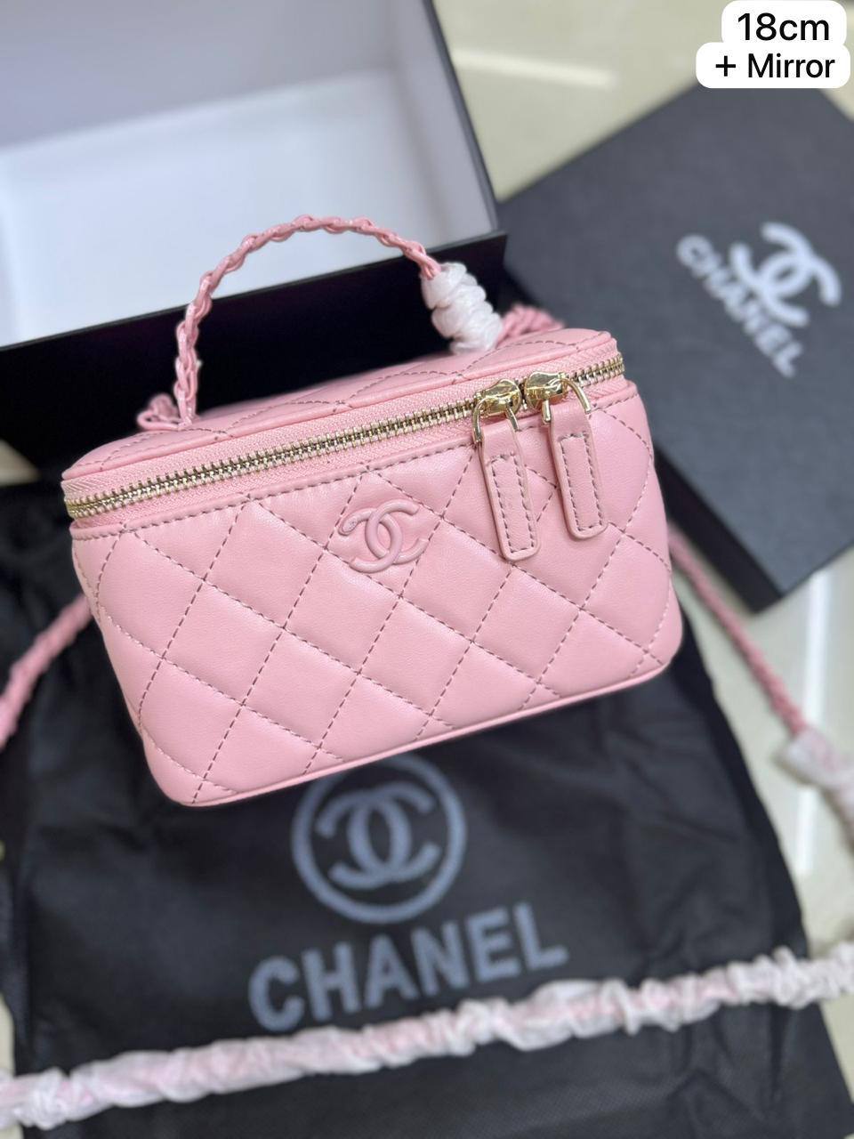 Chanel hot design

First quality +🎁

Size : 18  * 11 cm
95 dhs🇦🇪🇦🇪

 with box🎁

Zain115
♥️♥️♥️