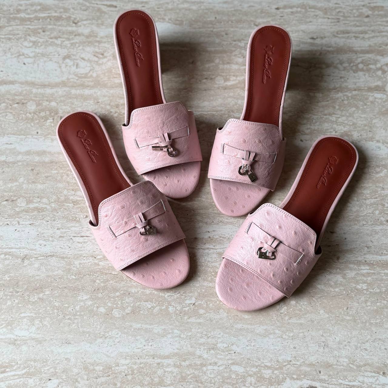 Loro Piana
AA Quality
Size 36 to 41
550 dhs🇦🇪🇦🇪

Zain288
♥️♥️♥️
