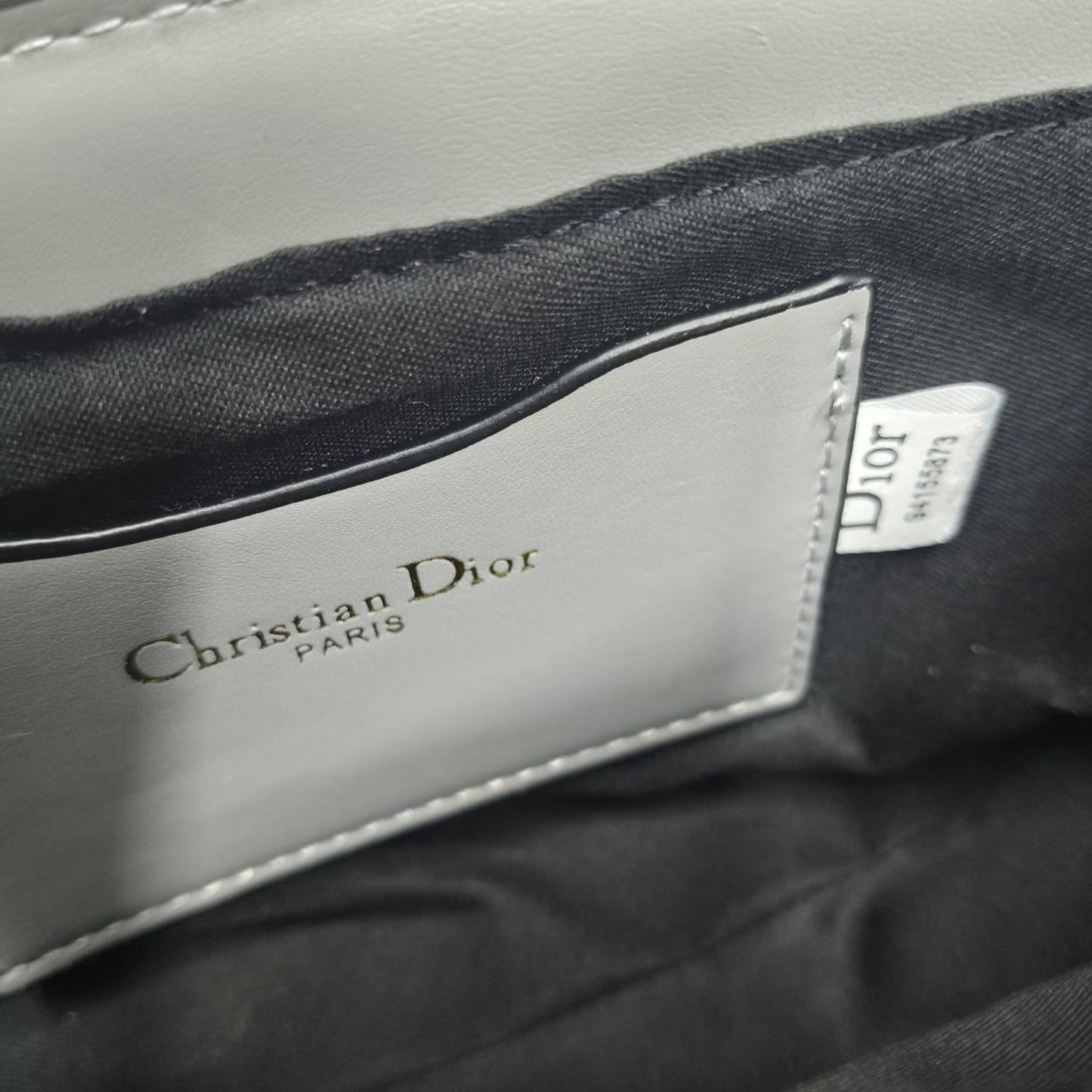 CHRISTIAN DIOR
ᴍɪɴɪ ᴅɪᴏʀ ᴄʜᴀʀᴍ
ᴄʀᴏssʙᴀɢ / sʜᴏᴜʟᴅᴇʀ ʙᴀɢ
sɪᴢᴇ : 20 cm
ᴡɪᴛʜ BOX
🎁🎁🎁

60 dhs👑

Zain31
♥️♥️♥️