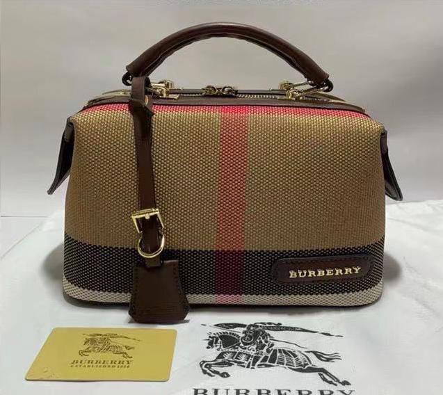 Burberry - Dior

GOOD QUALITY 💯
110 dhs🪙🌨️
Without box 

Zain269
♥️♥️♥️