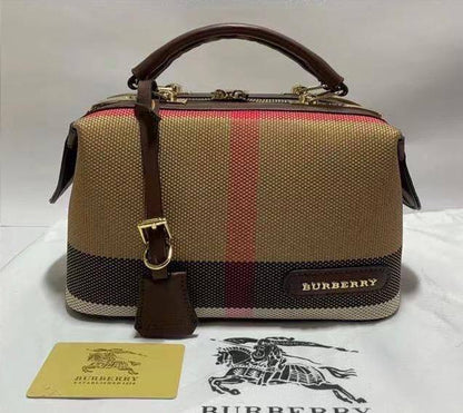 Burberry - Dior

GOOD QUALITY 💯
110 dhs🪙🌨️
Without box 

Zain269
♥️♥️♥️