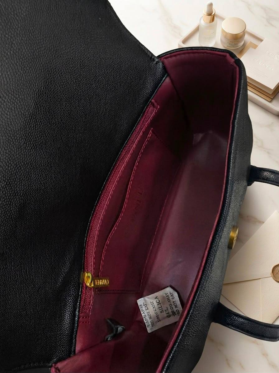 Chanel ᴛᴏᴘ ʜᴀɴᴅʟᴇ ғʟᴀᴘ
ᴡɪᴛʜʙᴏx
ʟᴇᴀᴛʜᴇʀ
sɪᴢᴇ:22ᴄᴍ
110 dhs✅

Zain56
♥️♥️♥️