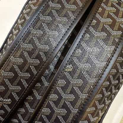 GOYARD 

BACKPACK 

GOOD QUALITY 
120 dhs✅

Zain295
♥️♥️♥️