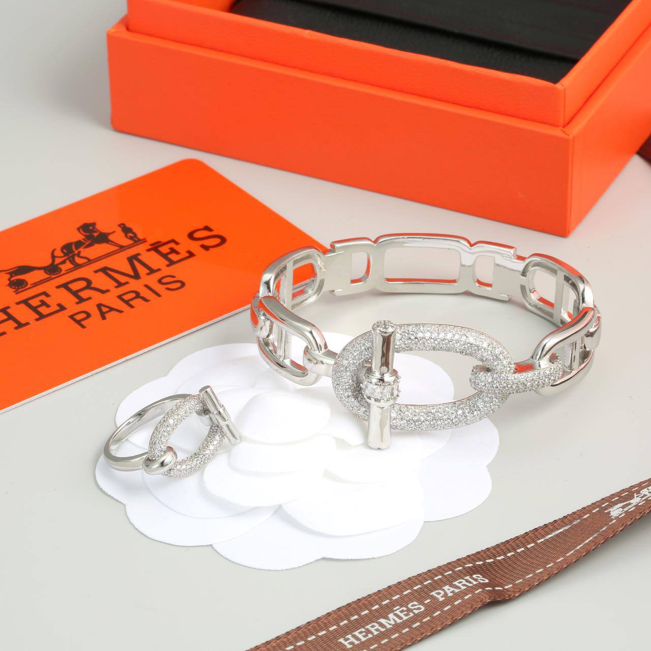 Hermes
90 dhs🪙🌨️ 
Bangle Ring 

Zain89
♥️♥️♥️