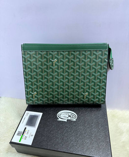 Goyard clutch
Good quality

With box 
🎁🎁🎁

65 dhs🪙💚

Zain50
♥️♥️♥️