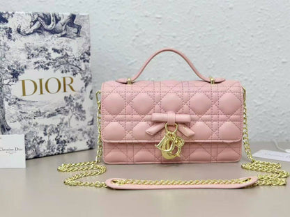 Dior 

have box
100 dhs🇦🇪🇦🇪

Zain07
♥️♥️♥️