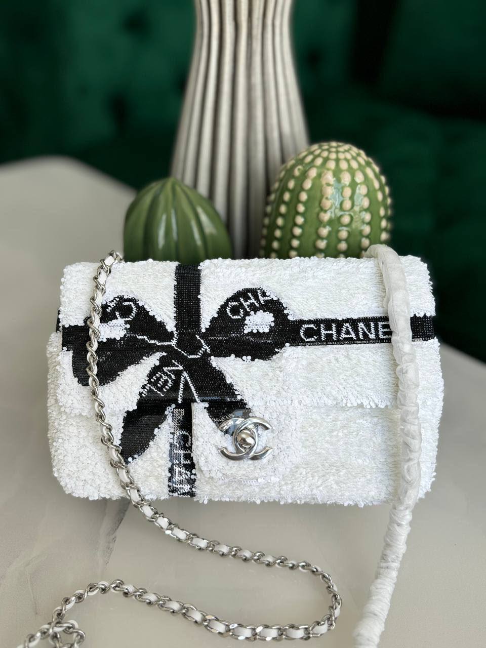 Chanel  
Available original box 📦 
With full packing 🎀🎀
Super high quality 💥💥

For Price 👇 WhatsApp✅
0568585901 
0507557372
0552275751 Owner Zain 👌

Zain283
♥️♥️♥️