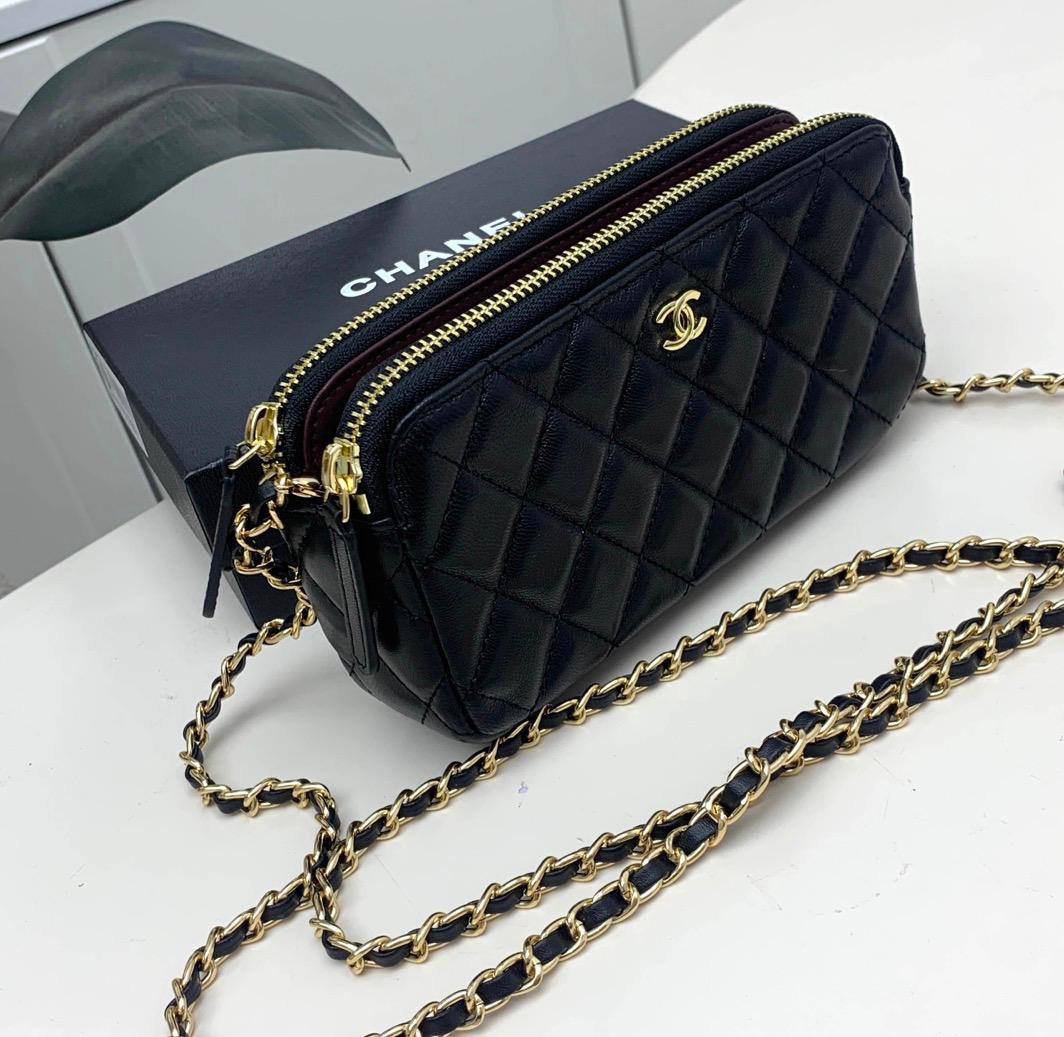 Chanel

90 dhs❣️ 

with box
🎁🎁🎁

size ，cm21

Zain26
♥️♥️♥️