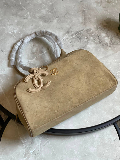 CHANEL
Available original box 📦 
With full packing 🎀🎀
Super high quality 💥💥
For Price 👇 WhatsApp✅
0568585901 
0507557372
0552275751 Owner Zain 👌

Zain283
♥️♥️♥️