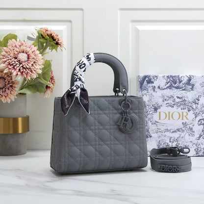 Dior
ᴍᴀᴛᴛᴇ ʟᴇᴀᴛʜᴇʀ ᴍᴀᴛᴇʀɪᴀʟ
ᴡɪᴛʜ ᴛᴡɪʟʟʏ ɪɴᴄʟᴜᴅᴇ
ᴡɪᴛʜ BOX
🎁🎁🎁

 *sɪᴢᴇ: 24 cm = Pʀɪᴄᴇ 110 ᴅʜs* 
  
 *sɪᴢᴇ: 30 ᴄm = Pʀɪᴄᴇ 100 ᴅʜs* 

Zain31
♥️♥️♥️