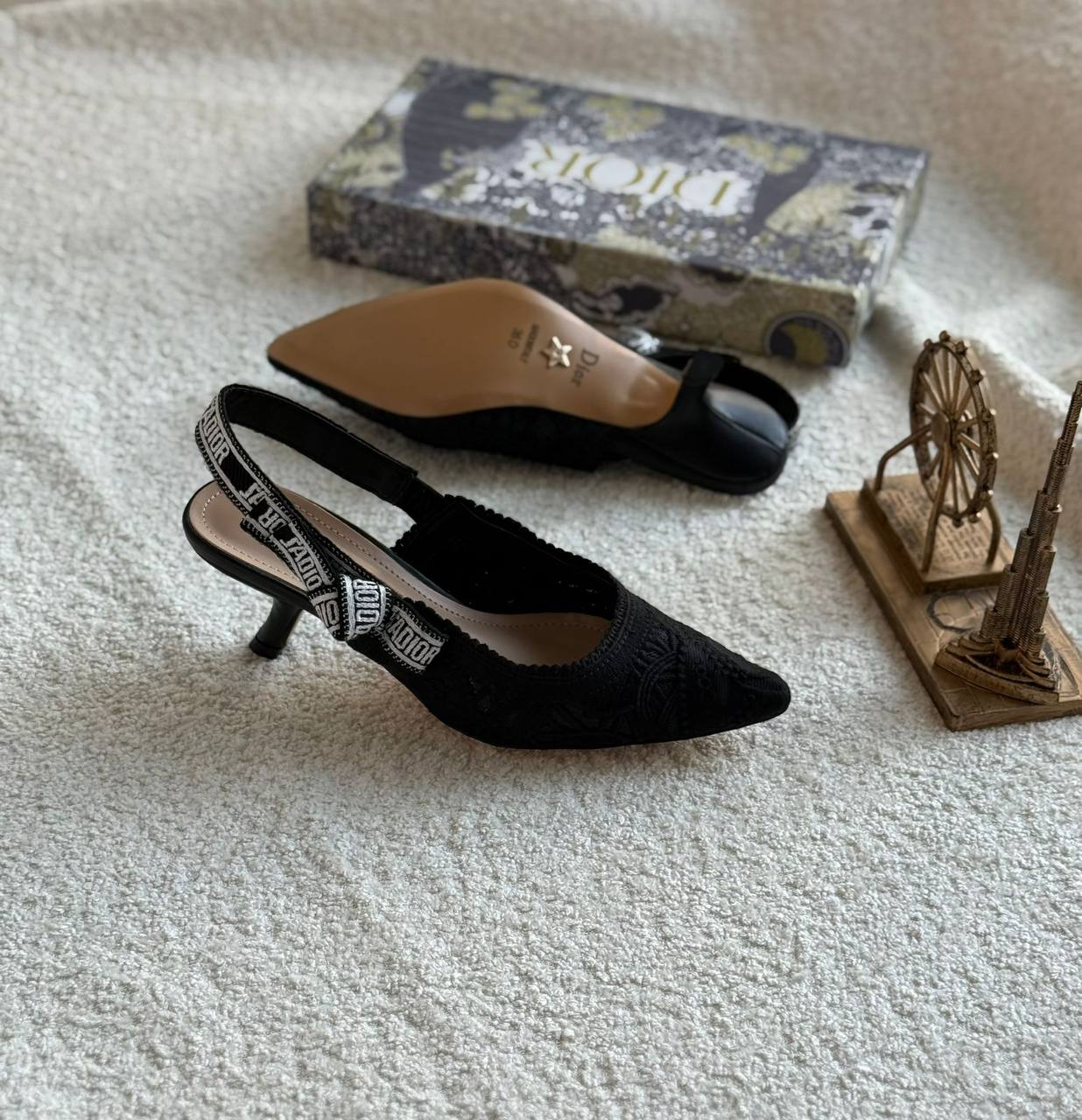 New. Dior heel 

   Size  .  36.  to 41

130 dhs🪙🌨️

Zain80
♥️♥️♥️