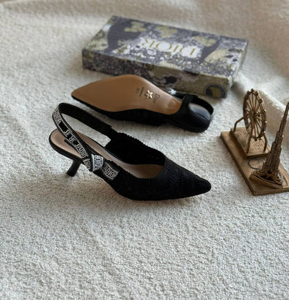 New. Dior heel 

   Size  .  36.  to 41

130 dhs🪙🌨️

Zain80
♥️♥️♥️