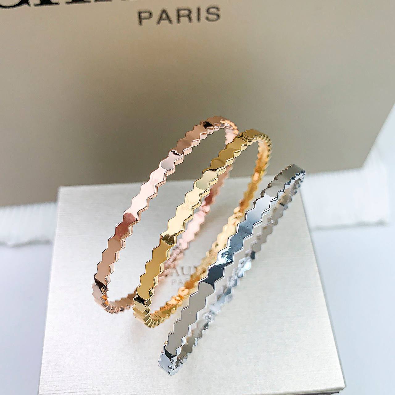 CHAUMET 🦋*
Bangle 💥
Master quality 💯
With black boxes 📦 
45 dhs✅

With master box 🗃️ 
115 dhs✅

Zain216
♥️♥️♥️