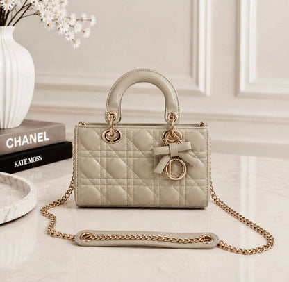 DIOR 

NEW CAME 

HIGH QUALITY 

WITH BOX 
135 dhs🇦🇪🇦🇪

Zain295
♥️♥️♥️